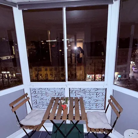 Nice And Cozy 2 Bedroom In Central Apartment