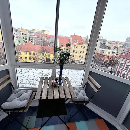 Nice And Cozy 2 Bedroom In Central Apartment