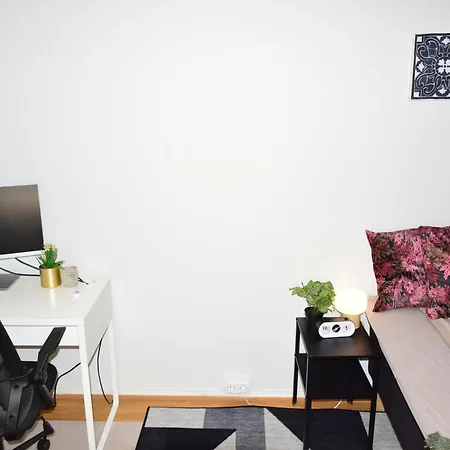Nice And Cozy 2 Bedroom In Central *