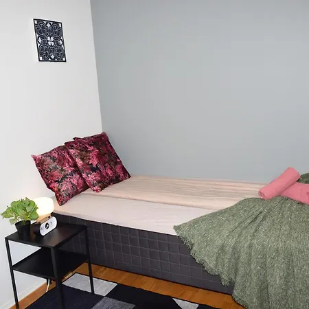 Nice And Cozy 2 Bedroom In Central *