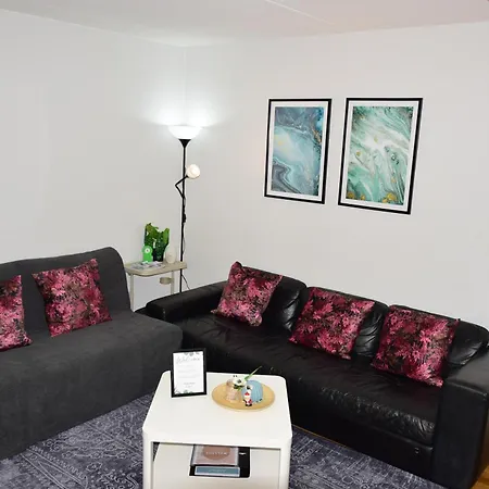 Apartment Nice And Cozy 2 Bedroom In Central *